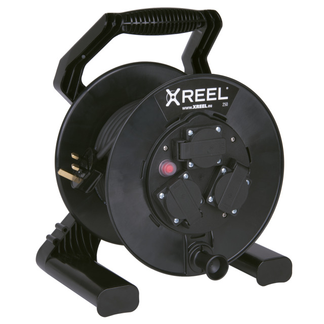 Enrouleur XREEL Ø 250 mm – 3 prises britanniques BS 1363, 25 m H07RN-F 3G1,5